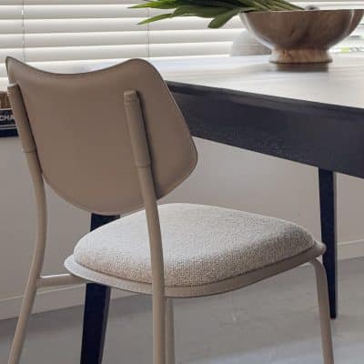 כיסא אוכל טינה – בד ארוג וגב דמוי עור