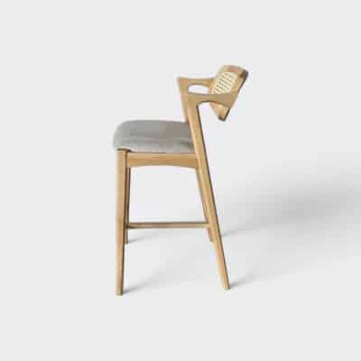 כיסא בר ג'ונו – עץ, ראטן ובד מרופד