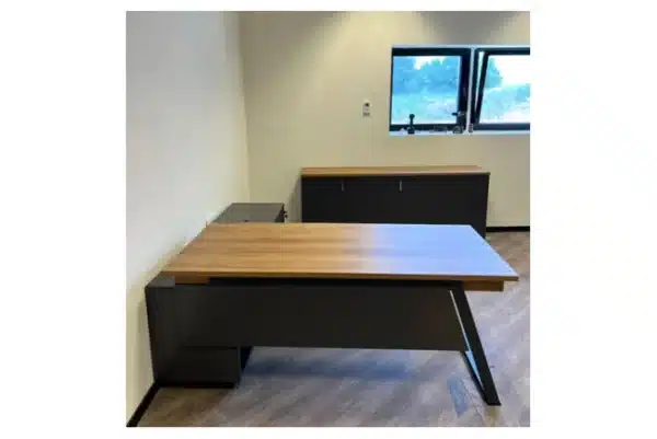 ⁦שולחן עבודה דגם פליקס כולל הרחבה 180 ס``מ צבע עץ כהה /אפור גרפיט⁩ – תמונה ⁦3⁩